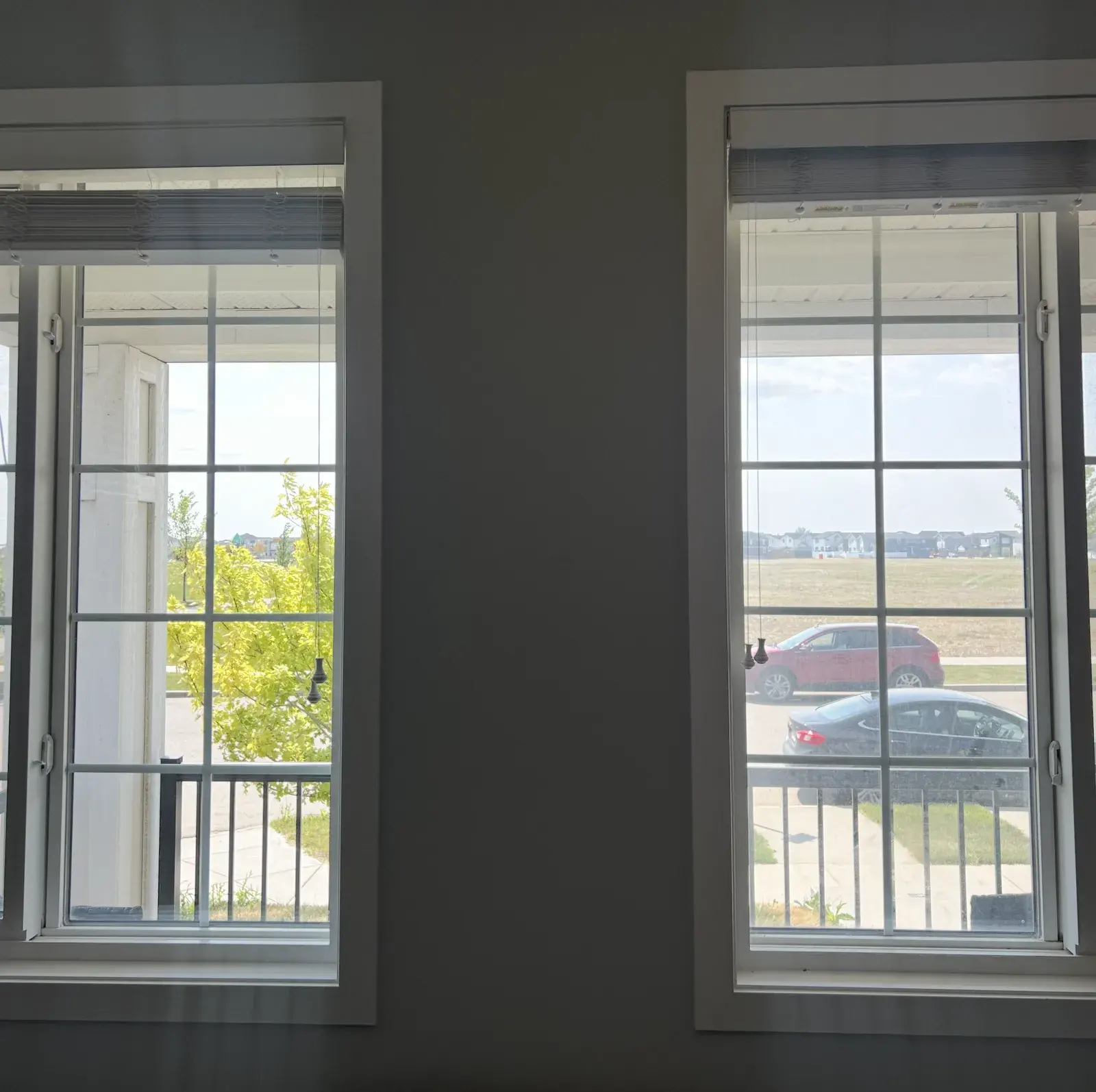 Side by side comparison of a cleaned window and an uncleaned window in the same room, showing the difference in clarity after professional cleaning